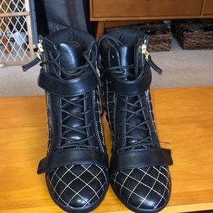 Diane Gilman Sneakers, excellent condition, sz 8W